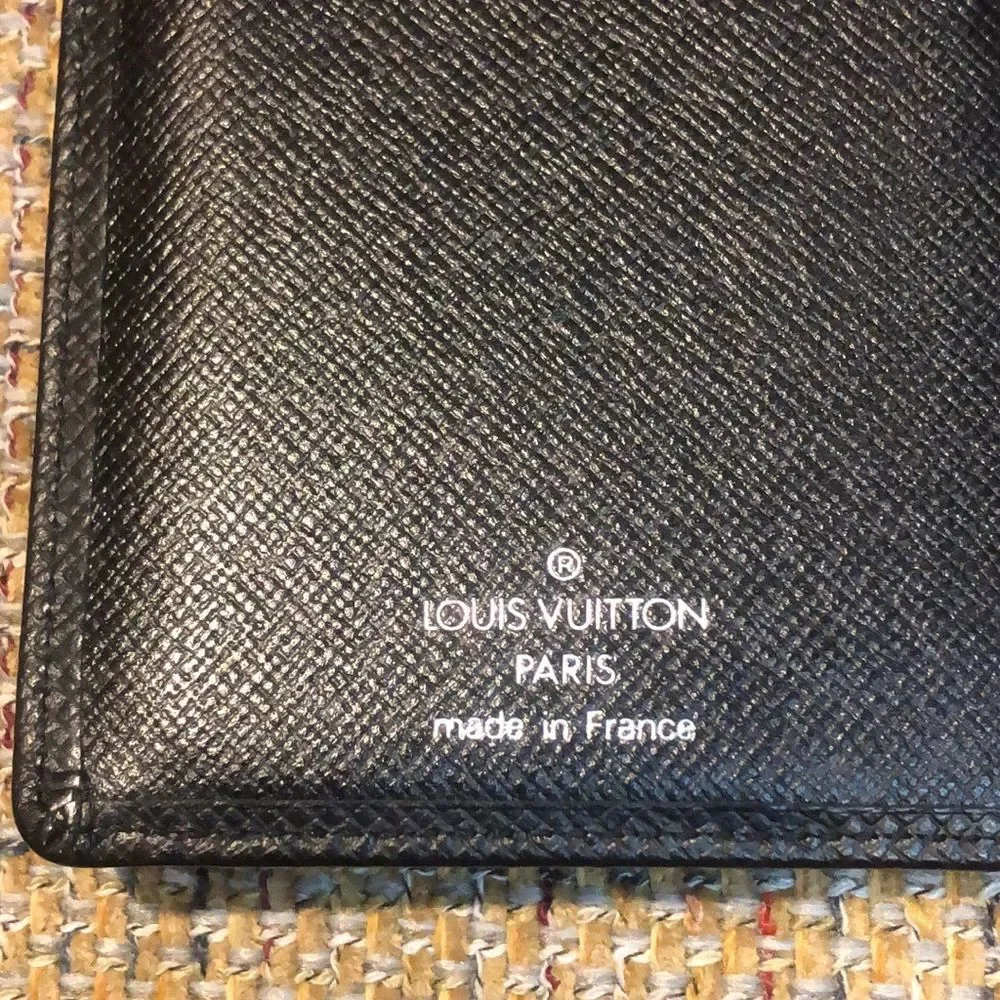 LOUIS VUITTON Black Taiga Leather Long Thin Bifold CC Wallet MI0025